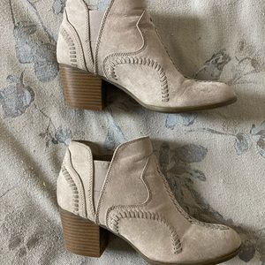 Beige indigo road booties